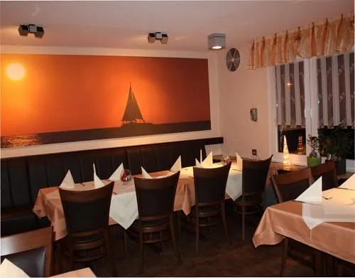 Ristorante-Pizzeria Mama Leone langer Tisch